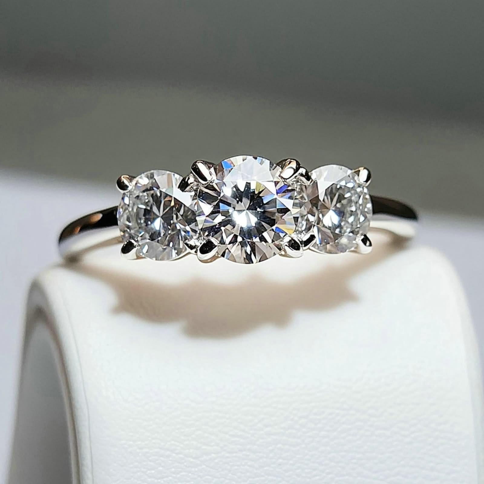 Anello gioielli, anello di fidanzamento 3 pietre con moissanite 9 carati oro bianco misura 62 (19,7) regalo anniversario di matrimonio
