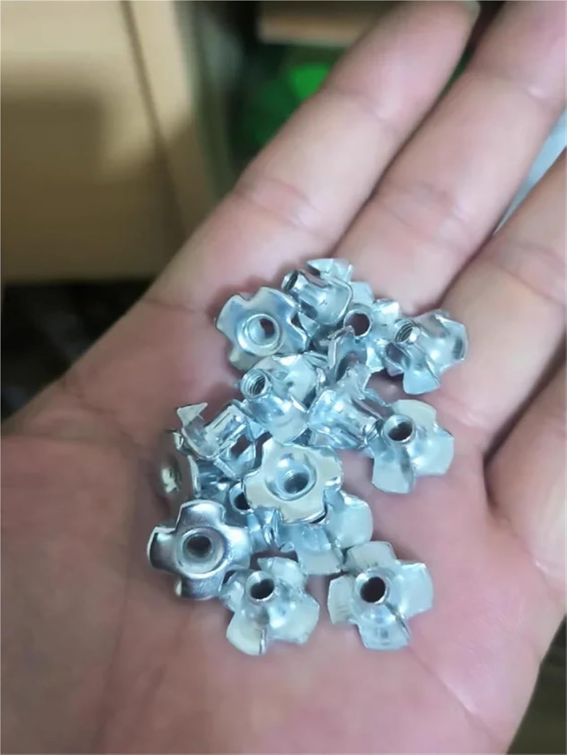 T Nuts 20pcs Galvanized Four-Claw Nuts 1/4-20 Carbon Steel Insert for Wood Furniture Hardware