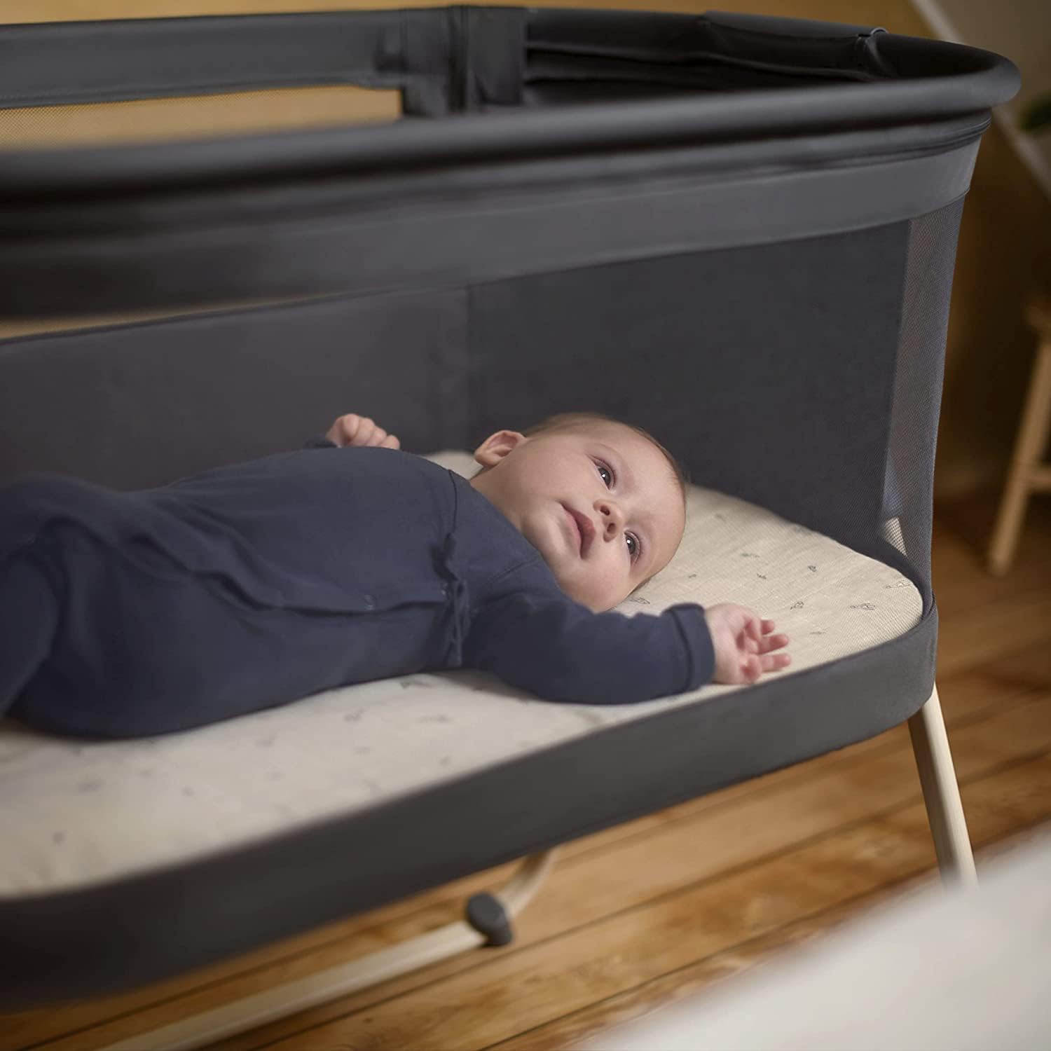 Maxi-Cosi Tori Co-Sleeper 2 en 1, Cuna de Noche, 0-6 Meses, 0-9 kg, Plegable ultracompacto, Ligero, 5 Posiciones de Altura, portátil con Malla Transpirable, Cuna de Viaje, más allá del Grafito