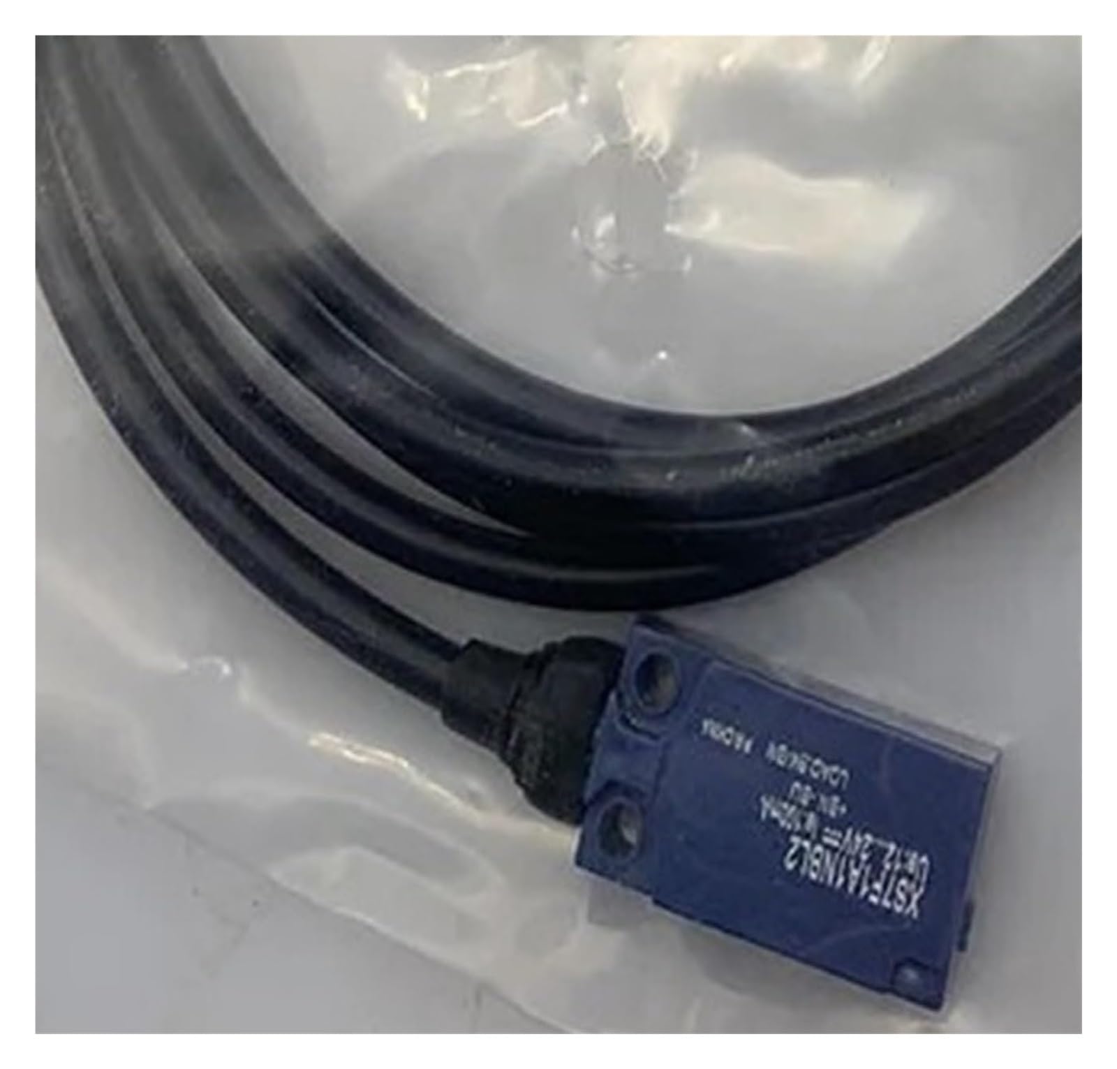 Capteur de proximité XS8E1A1NBL2 et XS7F1A1PAL01M8C pour détection industrielle precise