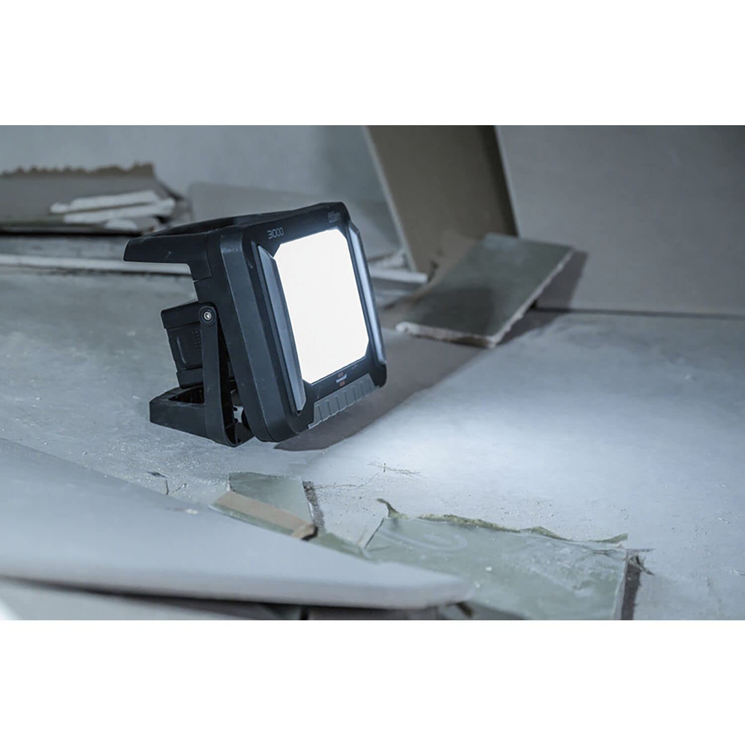 NUEVO 2024 - Foco de trabajo LED a batería Multi Battery System 3000 MA IP65