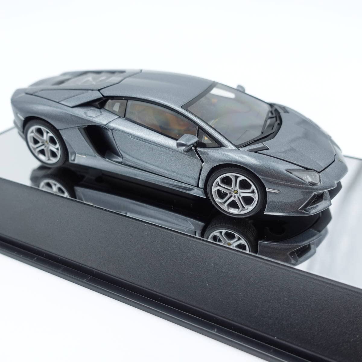ミニカー Lamborghini LP700-4 AUTOart 1:43 1/43 AUTOart LAMBORGHINI AVENTADOR LP700-4 (GRIGIO ESTOQUE