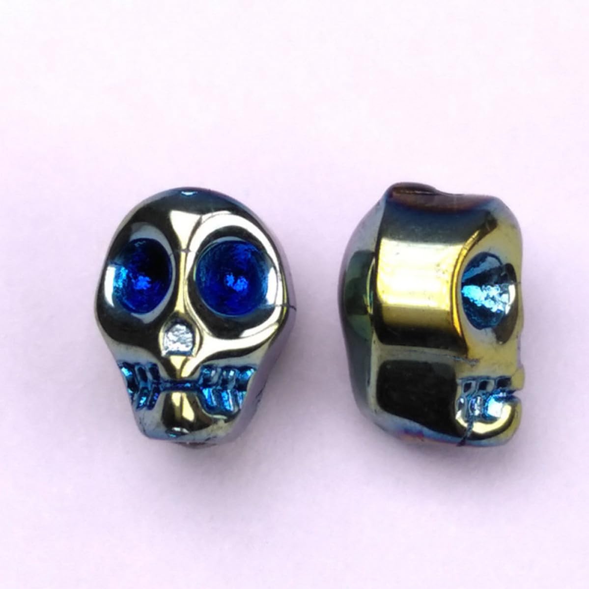 Abaodam 400 Stück Leichte Glasperlen in Totenkopfform für Selbstgemacht Schmuckherstellung Handliche Dekorative Perlen als Zubehör für Armbänder und Weihnachtsbasteln Zufällige Farbe