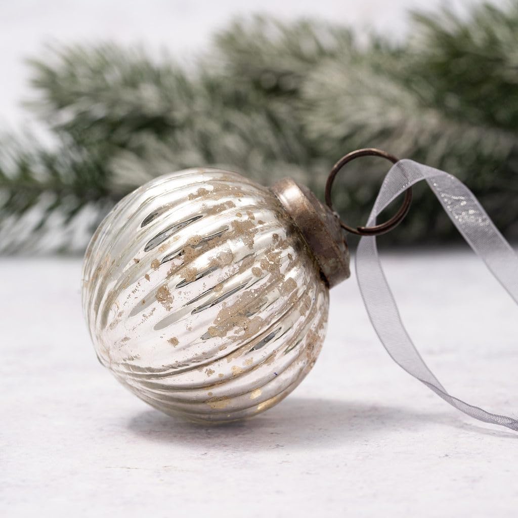 Arthur Cameron – Small Ribbed Glass Bauble – 5cm Hand-Blown Mini Christmas Tree Decoration – Elegant Xmas Baubles & Small Christmas Baubles with Bronze Cap & Organza Ribbon (Silver)