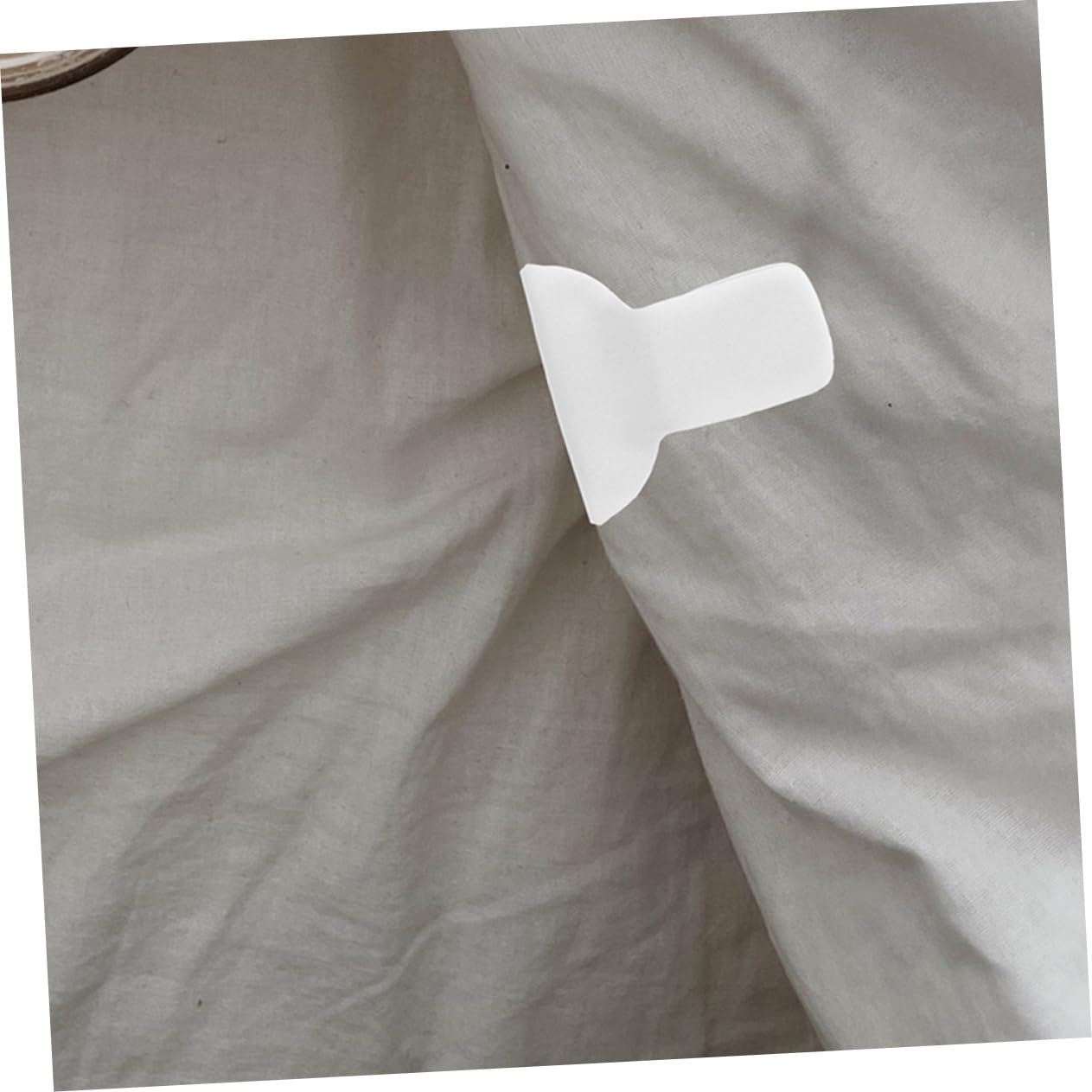 Levemolo Bed Quilt Fixer Clip Holder 8pcs Slipping Household Fasteners Comforter Sheet Fixer
