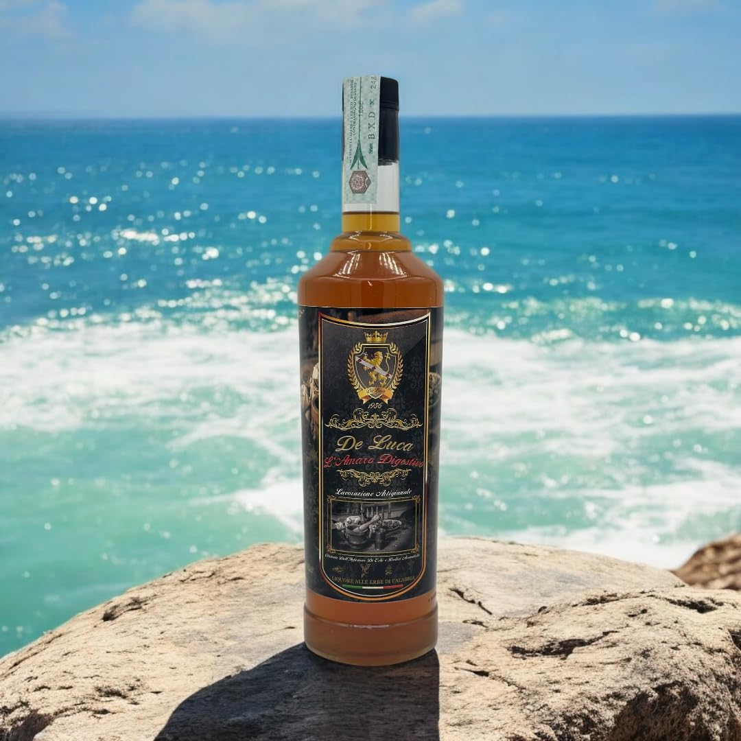 Amaro De Luca,Ottenuto Dall'Infusione Di Erbe e Radici Aromatiche Calabresi,Ogni Sorso Di Amaro De Luca é Un Viaggio Sensoriale Che Attraversa Le Montagne e il Mare Della Calabria, 28% Vol. 1 Litro