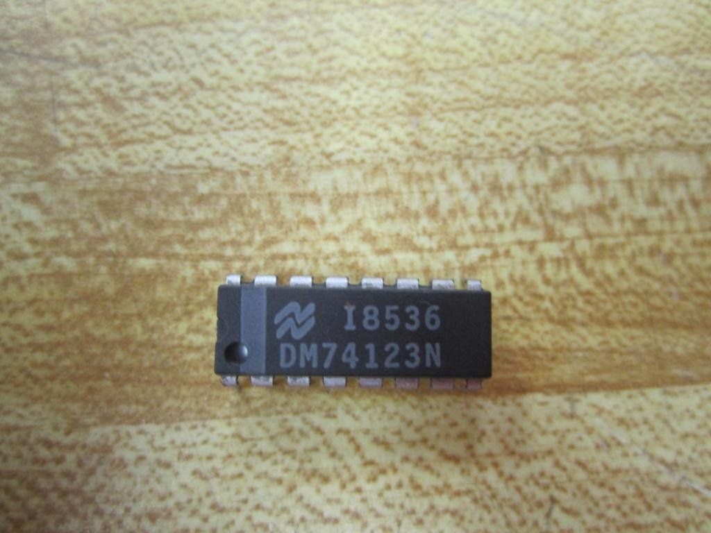 National Semiconductor DM74123N Integrated Circuit (Pack of 3)