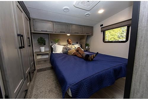 Miniatura 4 de Lippert Components 2022107826 Thomas Payne Juego de funda de cama de microfibra 3 en 1, tamaño King estrecho