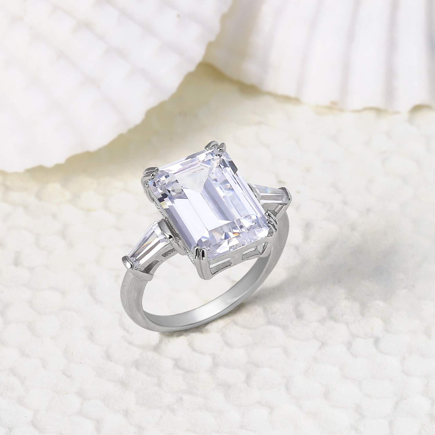 Anello di fidanzamento da donna in stile Art Deco, grande solitario da 10CT AAA CZ taglio smeraldo, anello statement per matrimonio, argento sterling .925 placcato oro giallo 14K con zirconi cubici e