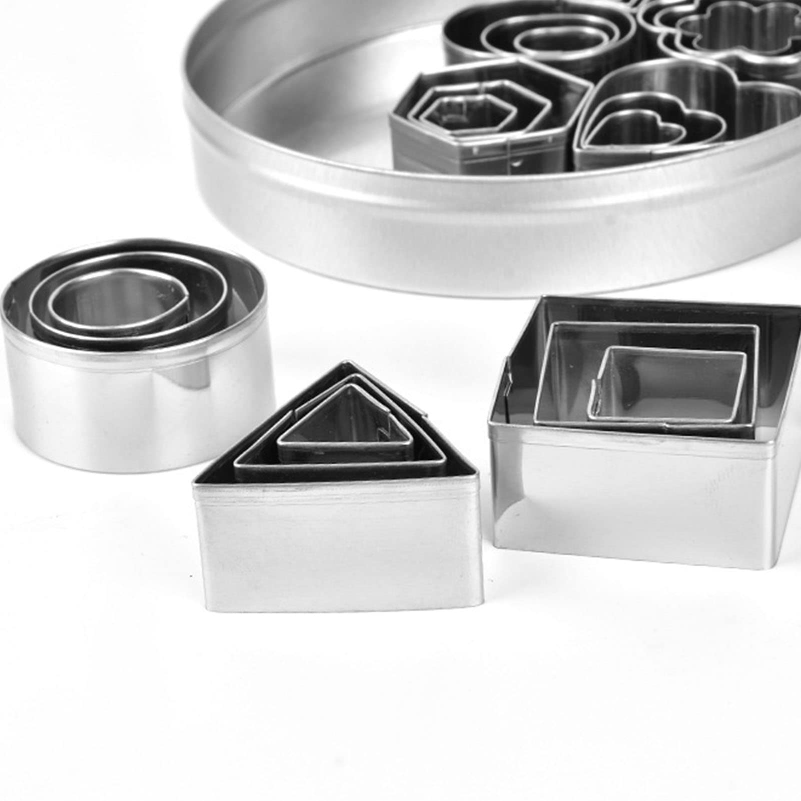Set van 24 geometrische koekjessnijders, metalen uitsteekvormpjes