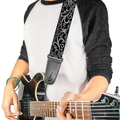 Buckle-down Gs-w30611 Sangle de guitare – Fleur de Lys avec en filigrane, 5,1 cm de large et 29–137,2 cm de long, Noir/gris - Les Beatles, Paul McCartney, John Lennon, RIngo Starr, George Harrison Buckle-down Gs-w30611 Sangle de guitare – Fleur de Lys avec en filigrane, 5,1 cm de large et 29–137,2 cm de long, Noir/gris – Image 3