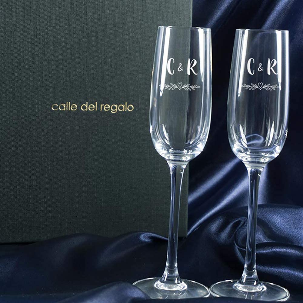 Cadeau personnalisé pour les couples : verres à champagne gravés avec initiales à offrir à un couple pour son mariage, son anniversaire...