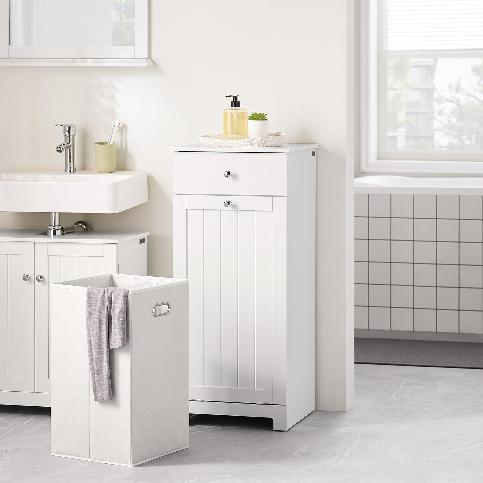 SoBuy Mueble Baño Auxiliar Estrecho con Cesta para Ropa - Armario Compacto con Cajón y Bolsa Extraíble para Lavado - Mueble Ropa Sucia Pequeños en MDF, Blanco, 40×90×38 cm, BZR21-W
