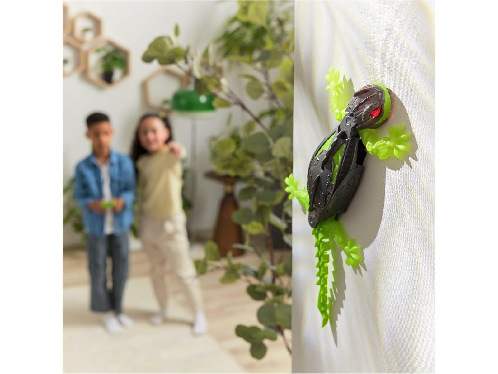 Hex Bots - Wall Crawler Gecko, zdalnie sterowany gekon pełzający po ścianach i sufitach, ze świecącymi oczami LED, łatwe sterowanie za pomocą pilota zdalnego sterowania, realistyczne ruchy, od 4 lat