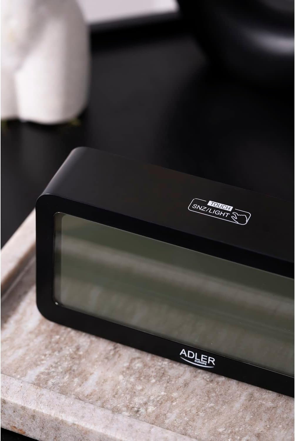 Atas view pada Jam Penggera ADLER AD 1195, yang menonjolkan butang 'TOUCH SNZ/LIGHT'.