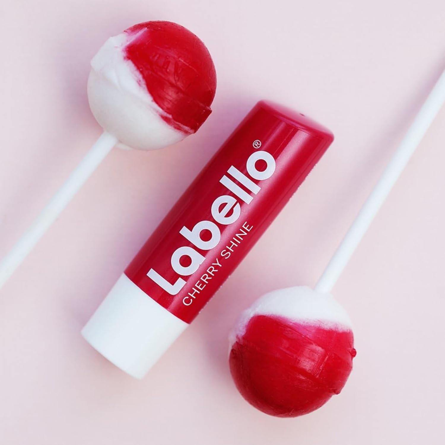 Balsamo Labbra Idratante Rosso Ciliegia – Effetto Brillante con Estratti Fruttati – 4,8 g kit con Spugna Brandizzata SPESA & RISPARMIO Inclusa – Variazioni 4/6/8/10 Pezzi (8)
