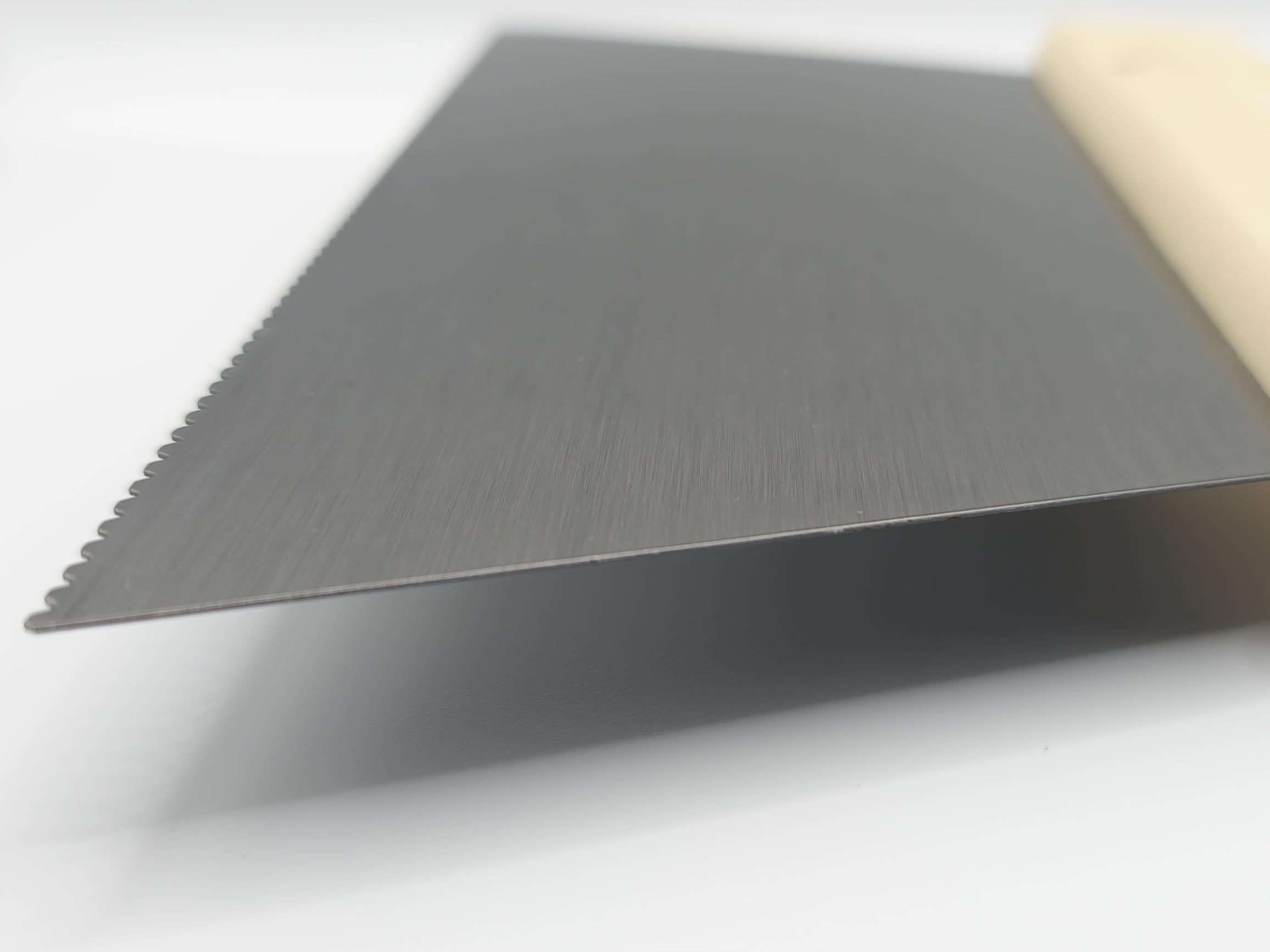 Spatola in acciaio al carbonio A2 V-Notch per adesivi sensibili alla pressione, acrilici ed emulsionanti, ideale per Karndean, Amtico, Moduleo, Polyflor e altro (200 mm (grandi aree aperte