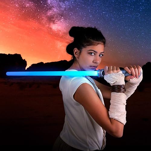 FlashingBlinkyLights Espada de sable futurista con luz LED, arma de juguete con sonido activado por movimiento (paquete de 2)