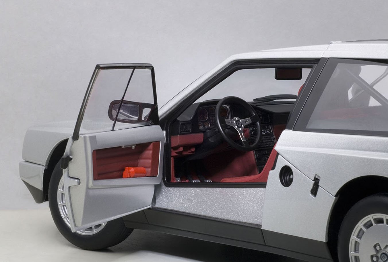 Amazon | AUTOart 1/18 ランチア デルタ S4 ストラダーレ