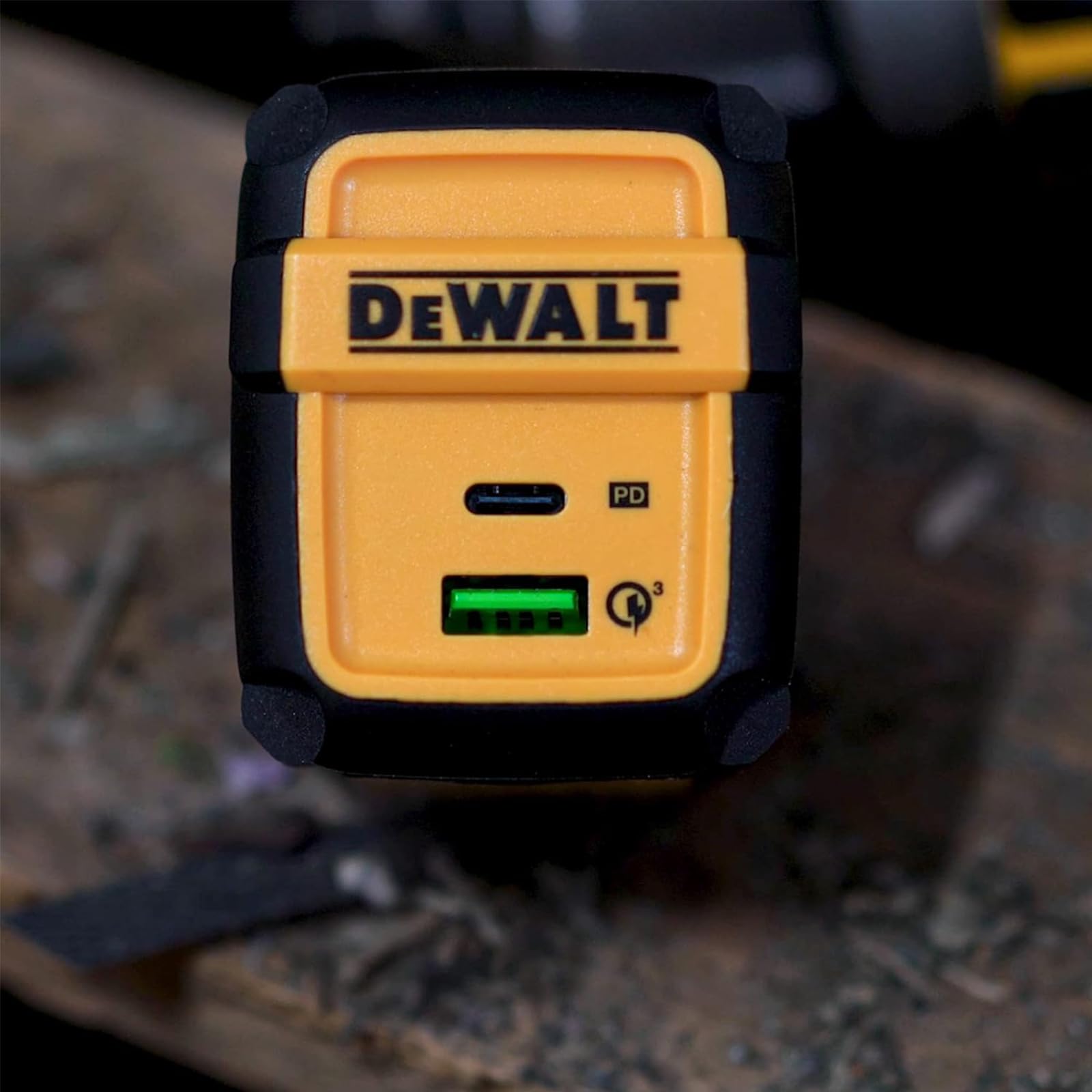 DEWALT Caricatore da Parete Heavy Duty 49,5W con Doppia Porta USB-A e USB-C (Cavo Non Incluso), Alimentatore Compatto Pieghevole a Ricarica Rapida per iPhone 17/16/15/14, Galaxy, Pixel, iPad