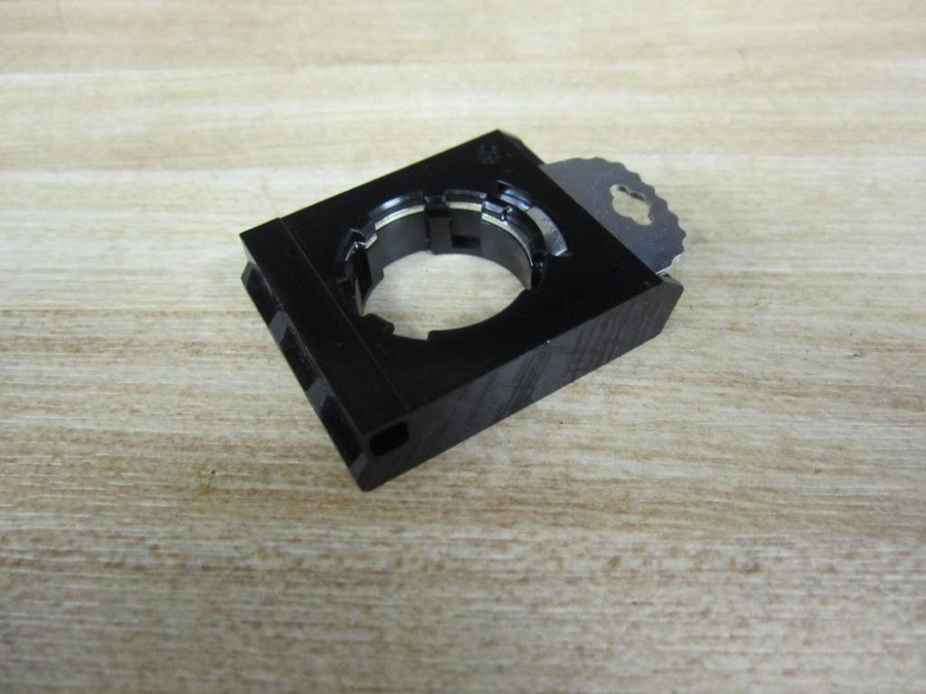 BacoCONTROLS 333E Clip Latch, for Pilot Light, 22MM, Black