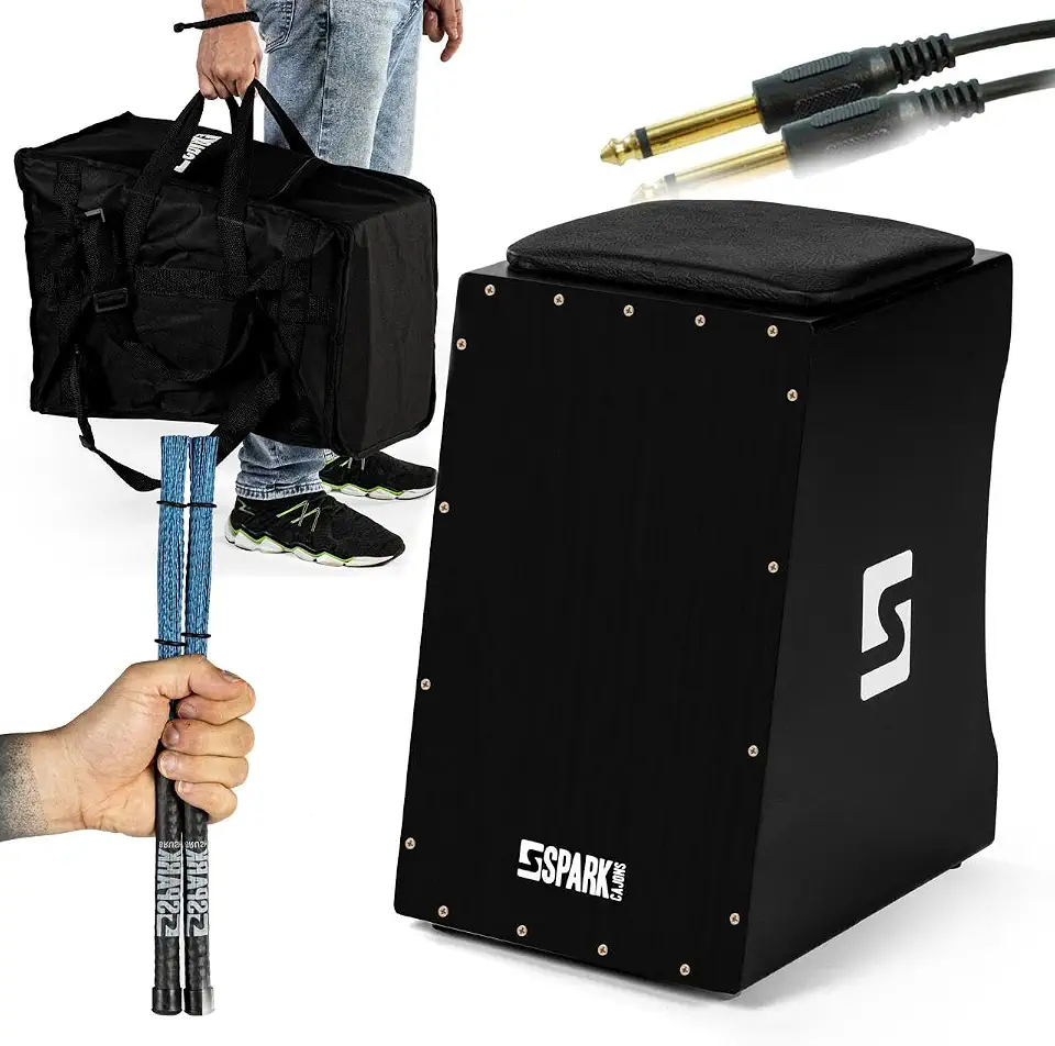 Cajon Elétrico Preto com Par de Vassourinha, cabo P10 e Bag- Spark