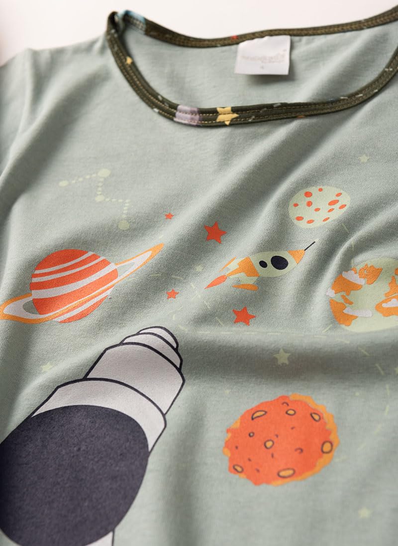 Pijama Menino Longo Brilha no Escuro em promoção! Veja a oferta e mais achadinhos de Pijamas & Fantasias Infantis 4 Hoje é o melhor dia para comprar Pijama Menino Longo Brilha no Escuro com aquele preço maroto! Promoção! Aproveite a oferta! 4