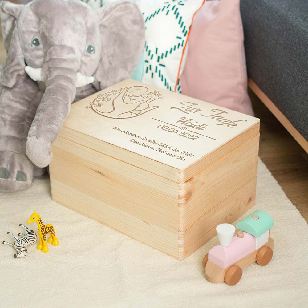 LAUBLUST Holzkiste mit Gravur - Personalisiert mit Name | Datum | WIDMUNG - Natur Größe XL - Blumenbaby Motiv - Geschenkkiste zur Taufe - FSC®