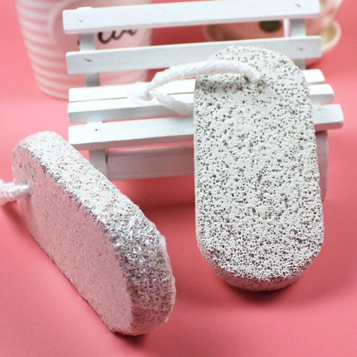 LIFKOME Lot de 20 Pierres Volcaniques Pieds, Pierre Exfoliante Naturelle, Accessoires de Pédicure Solide pour Soin des Pieds, Élimination des Callosités et Peau Morte, pour Usage