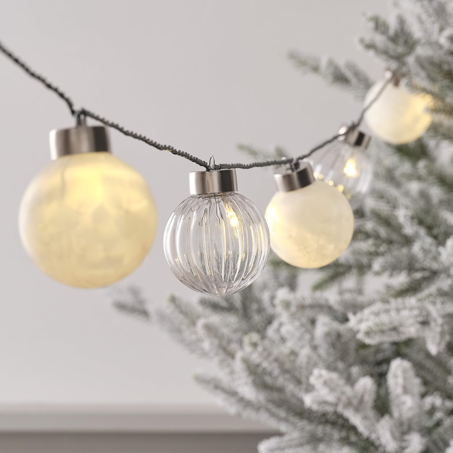 Lights4fun Warm White Christmas 25 Led Bauble Garland String Fairy Lights Battery Operated With Timer Indoor Use 8.4M