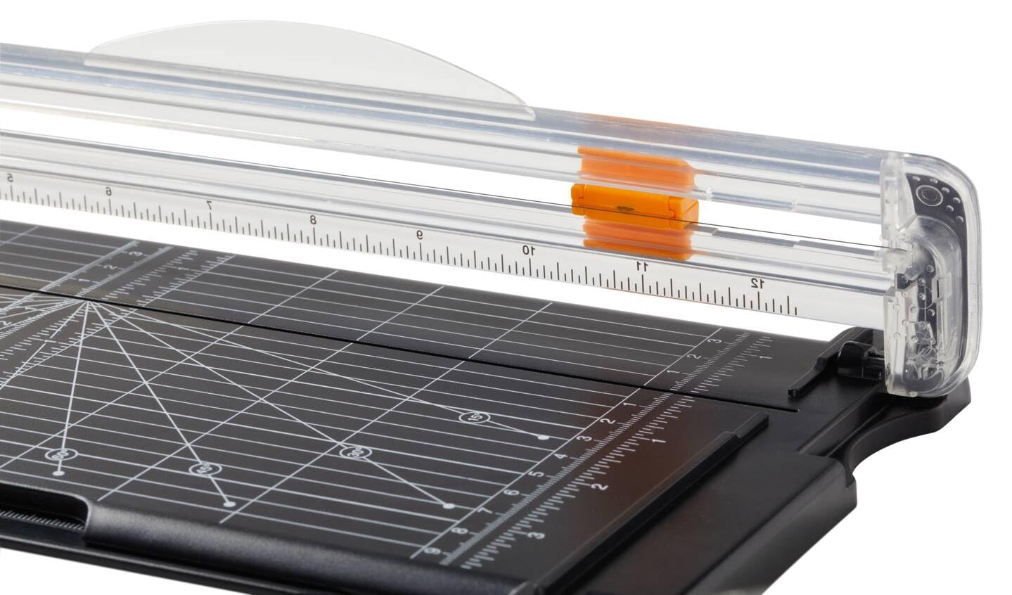 Fiskars Papierschneidemaschine, SureCut, A4-Hochformat, A3-Querformat, Mit Schnittlinienf├╝hrung, Recycelte Materialien, 1077984