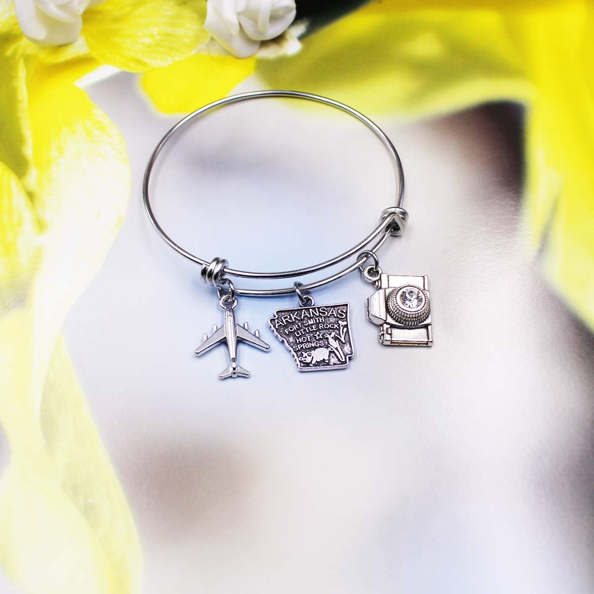 Travel Bracelet US Map Charm and State Map Charm Expandable Wire Bracelet Necessary Gift for Travellers