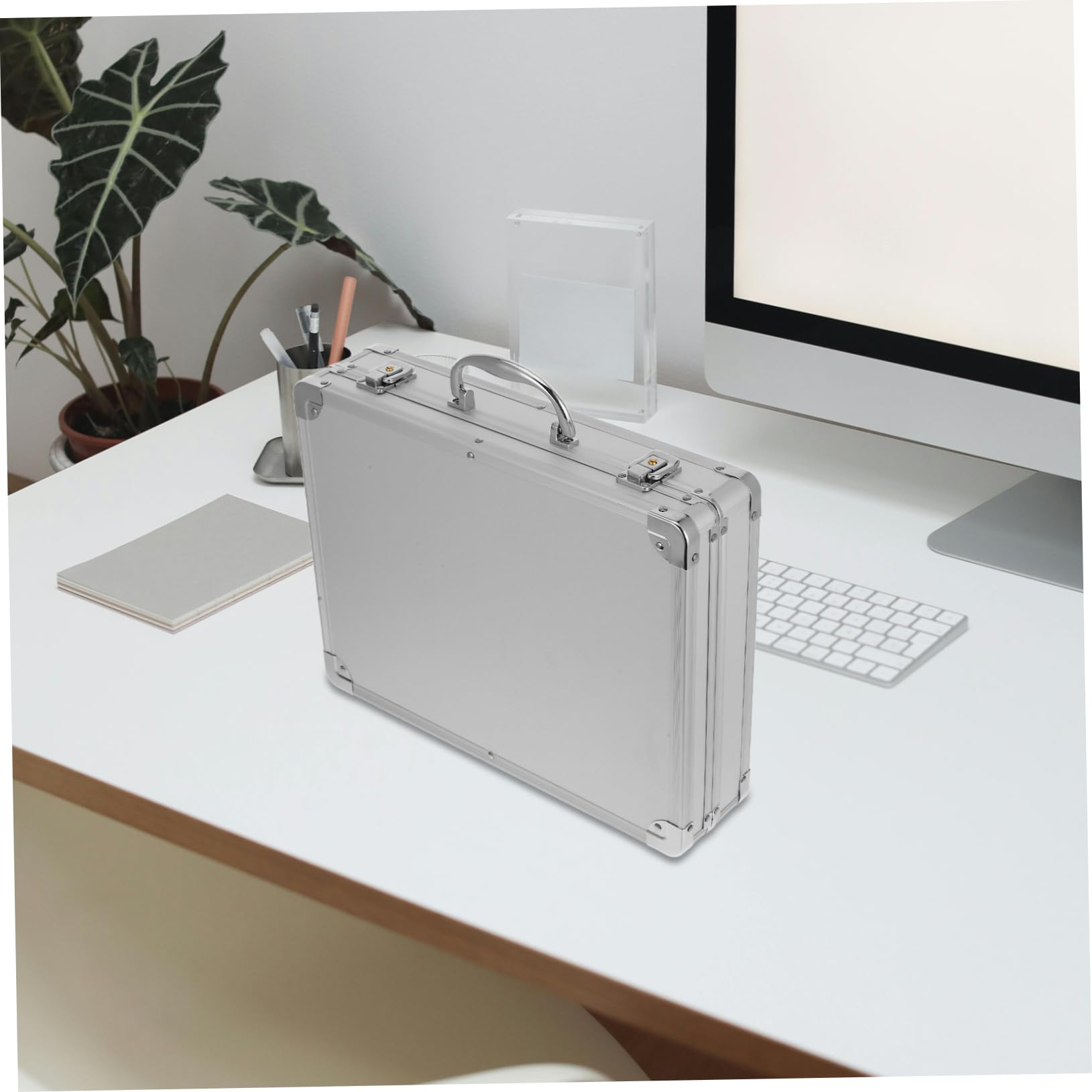 Caja de Herramientas Portátil de Aluminio Protección Antiimpactos, Cerradura Segura, Capacidad Mediana 36x27,5x7 Cm, Organizador Multiusos para Camping y Uso Profesional, 1 Unidad
