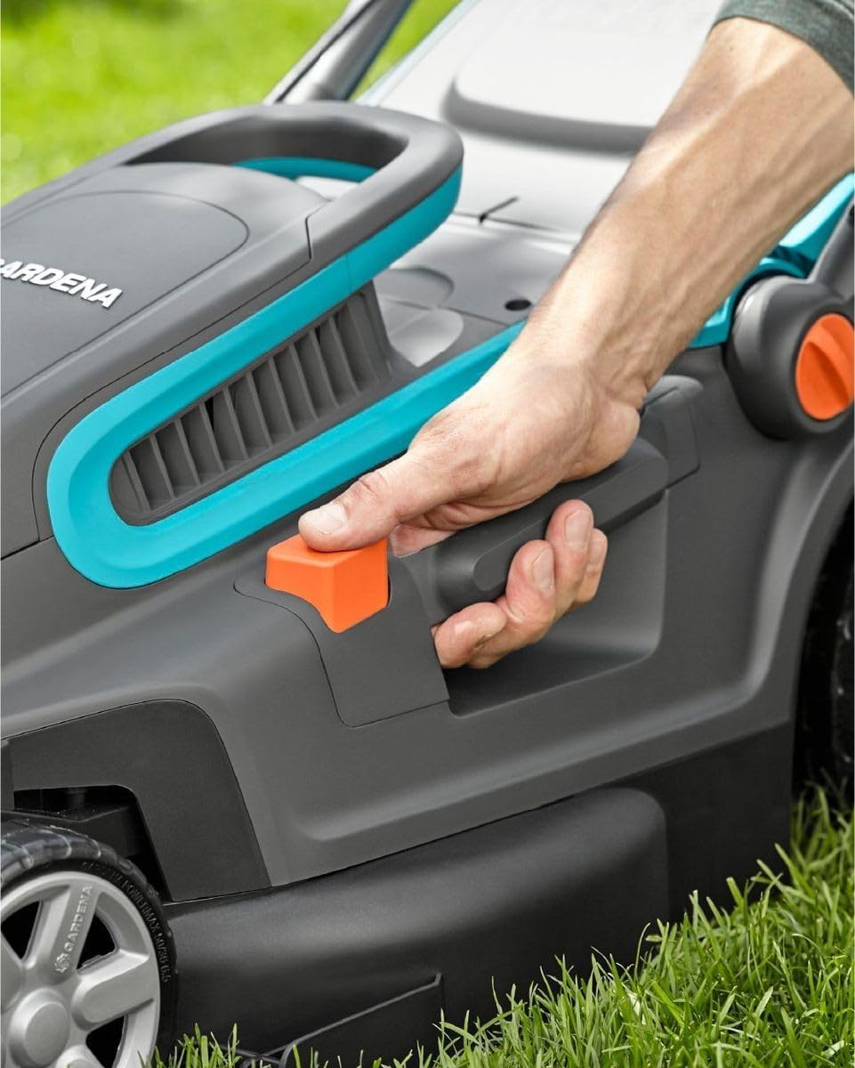 Cortacésped eléctrico PowerMax 1800/42 de GARDENA: segadora hasta 800 m², Ancho de Corte 42 cm, Volumen 45 l, Altura de Corte 20-60 mm, Manillar Plegable, empuñadura ergonómica (5042-20)