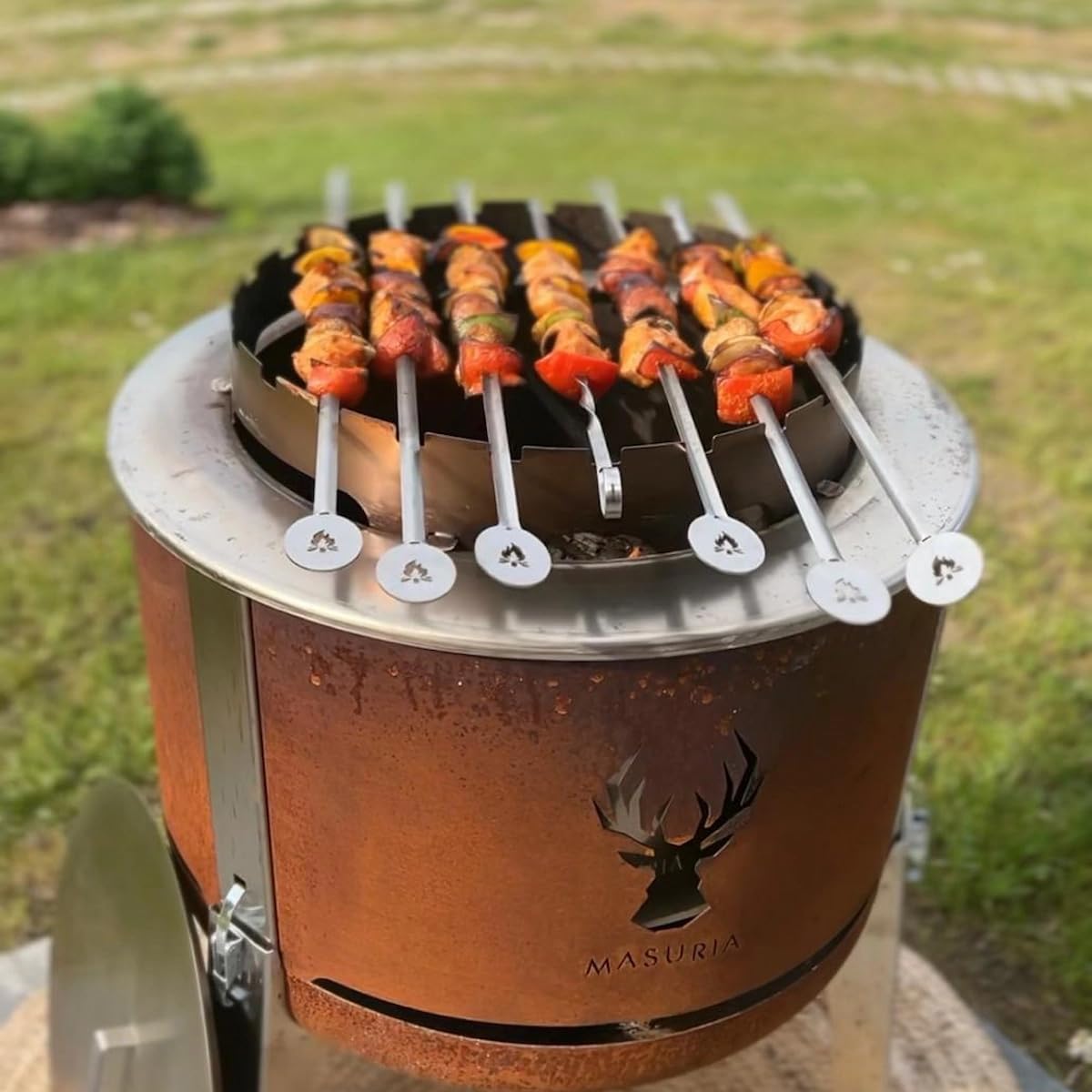 Masuria Schaschlikhalter für Alpha 600 - Hergestellt in EU - aus hochwertigem Edelstahl - gleichmäßiges Grillen - Perfekt für Camping, Angeltouren