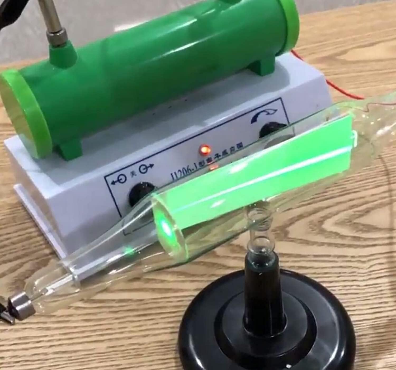 Tubo catodico, Mostra attrezzature per esperimenti di effetto meccanico, Apparecchiatura per esperimenti con meccanismo di effetto magnetico del tubo del catodo di laboratorio del raggio del catodo,