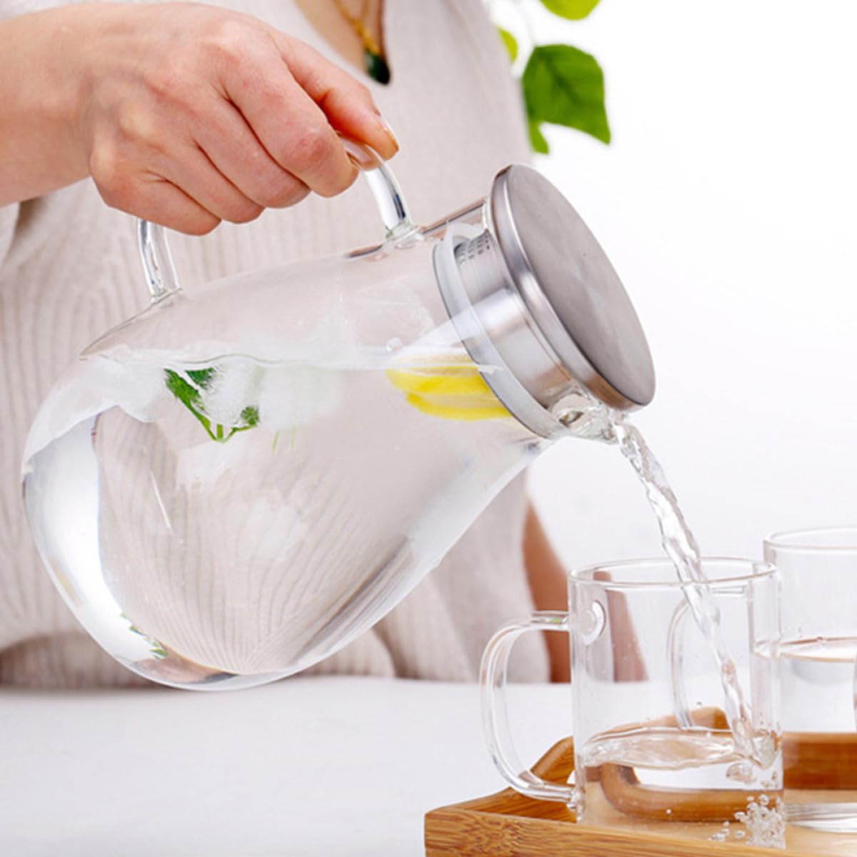 1 Stück Großer Glaswasserkrug mit Edelstahldeckel Hohe Kapazität Tropffrei für Kaltes Wasser oder Saft im Haushalt