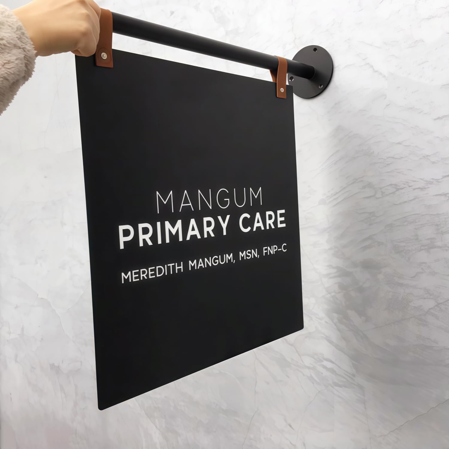 Neonapm Rotulo Lateral Metálico Personalizado para Fachadas, Letrero Perpendicular para Exterior con Doble Cara, Señalización Comercial para Tiendas, Restaurantes y Hoteles