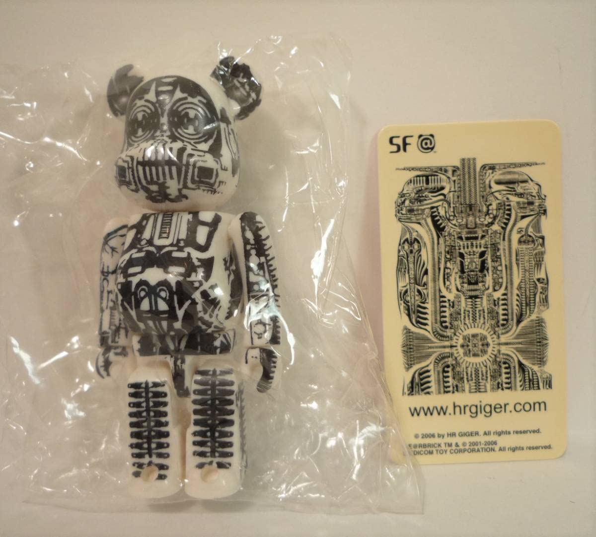 Amazon.co.jp: ベアブリック12 SF H.R. GIGER ギーガー エイリアン
