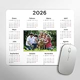 Tenvinilo | Alfombrilla Ratón Calendario 2026 con Foto | Calendario | Accesorios Ordenador | Regalo Original | Antideslizante | Impermeable | Lavable | Ecológica | 20 x 25cm