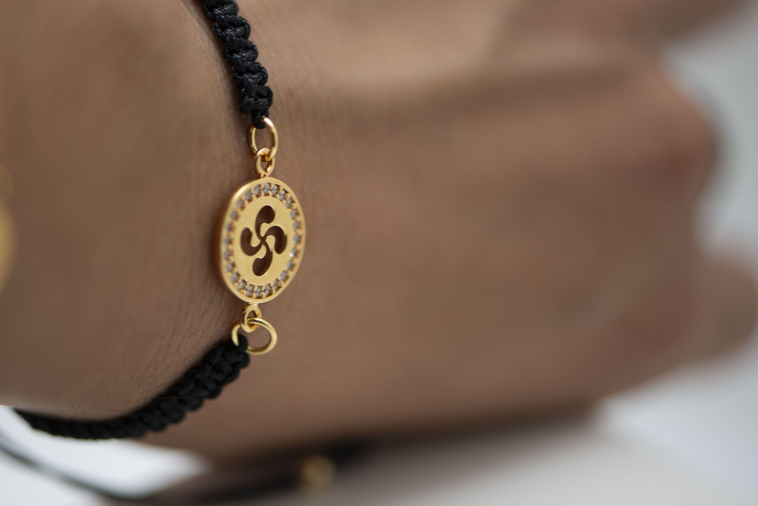 Pulsera Lauburu Chapado Oro 18K y Circonitas