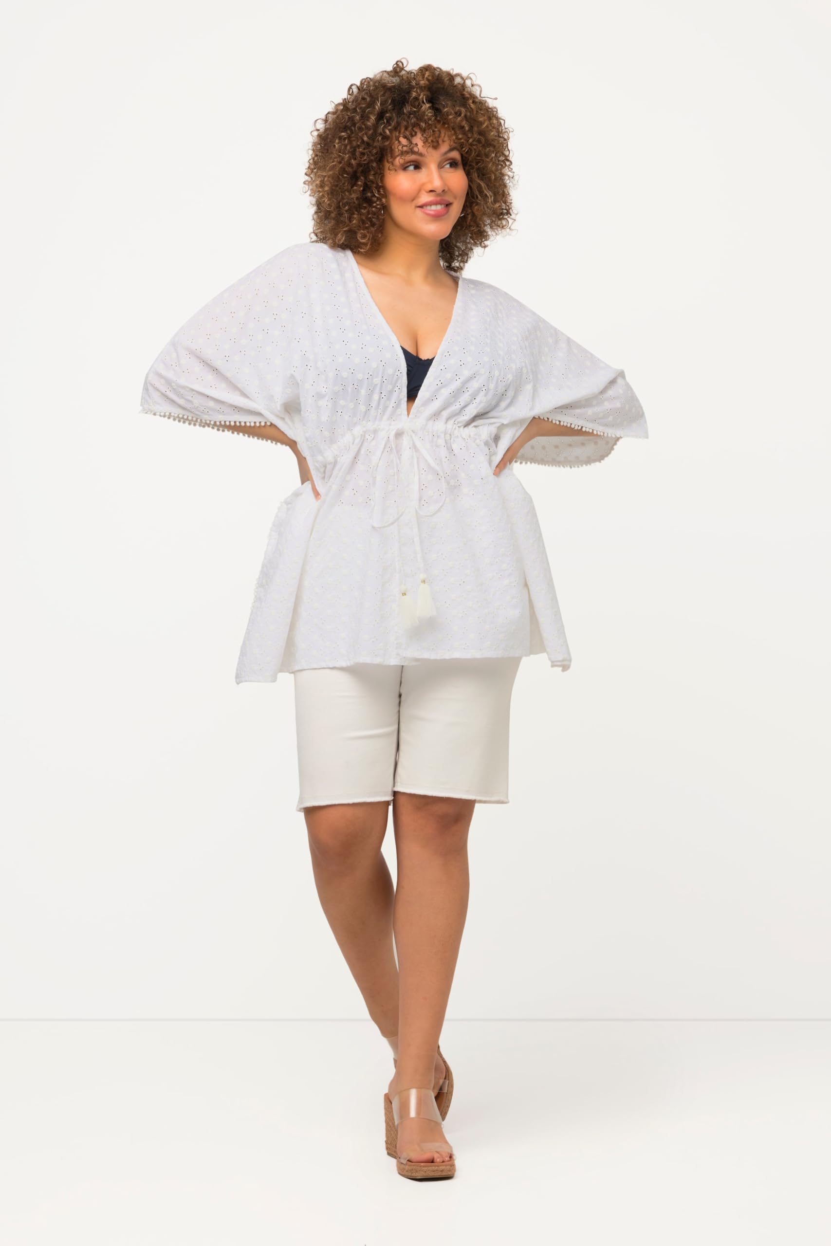 Ulla Popken Femme Grandes Tailles Blouse Style Kimono Oversized à Manches 3/4. Dentelle ajourée et Pompons. 816758