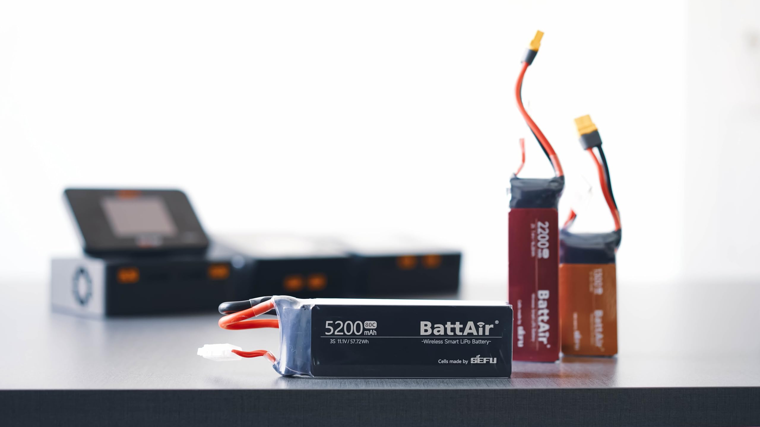 ISDT RC Ladegerät-Bundle: K2 AIR AC 200W DC 500Wx2 Dual-Channel LiPo Smart Balance Ladegerät & 3S 5200mAh 50C XT60 Smart Akku