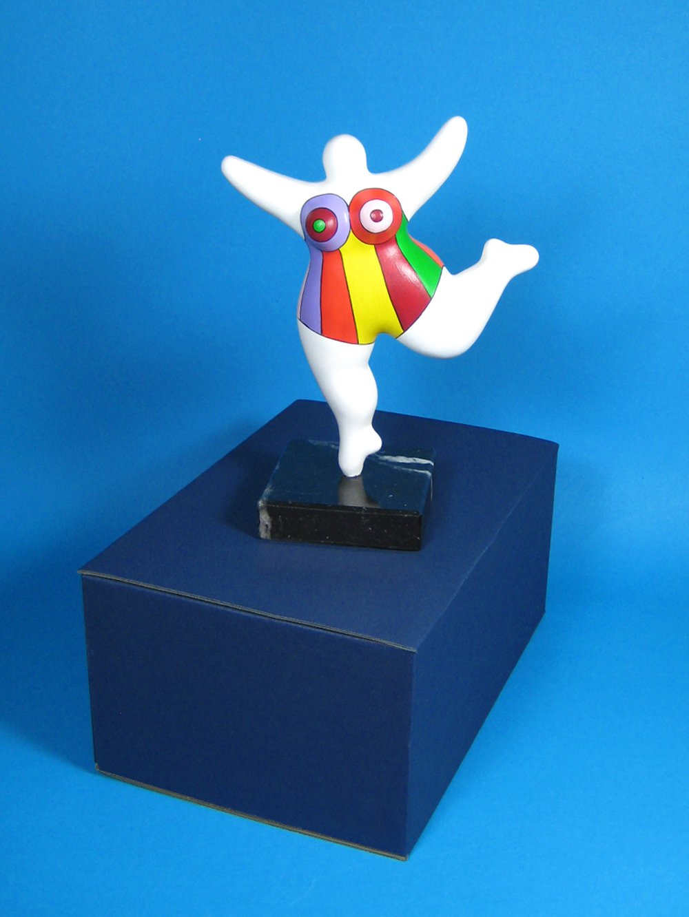 Nana-Skulptur handgefertigte Nana Figur auf Naturstein-Sockel frei nach Niki de Saint Phalle! Sophie Hannover