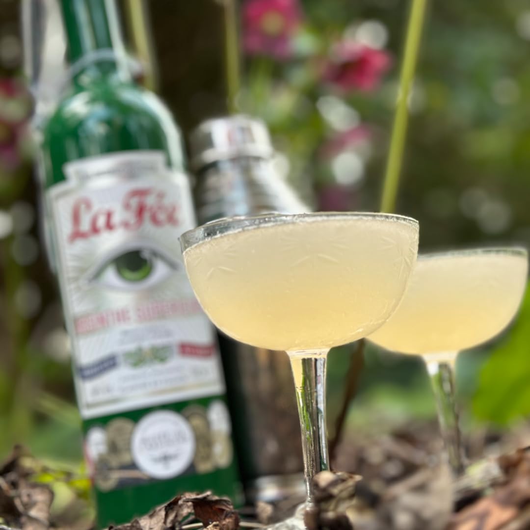 La Fee Parisienne Absinthe 700ml 68% Vol. | Absenta Verde Superior 100% natural | Incluye cuchara de regalo marca la "Fée" para un servicio perfecto | Francia