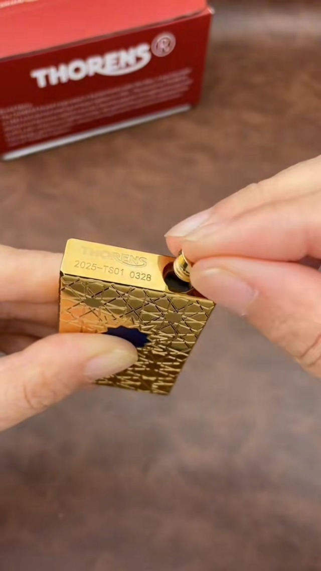 Encendedor Clásico Vintage de Latón con Sonido Nítido miniatura 7