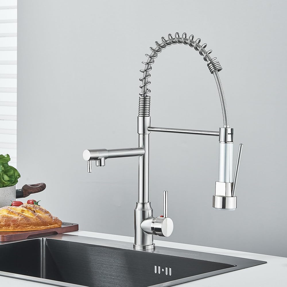 Robinet de cuisine amovible pour laver facilement les grandes marmites dans l'évier