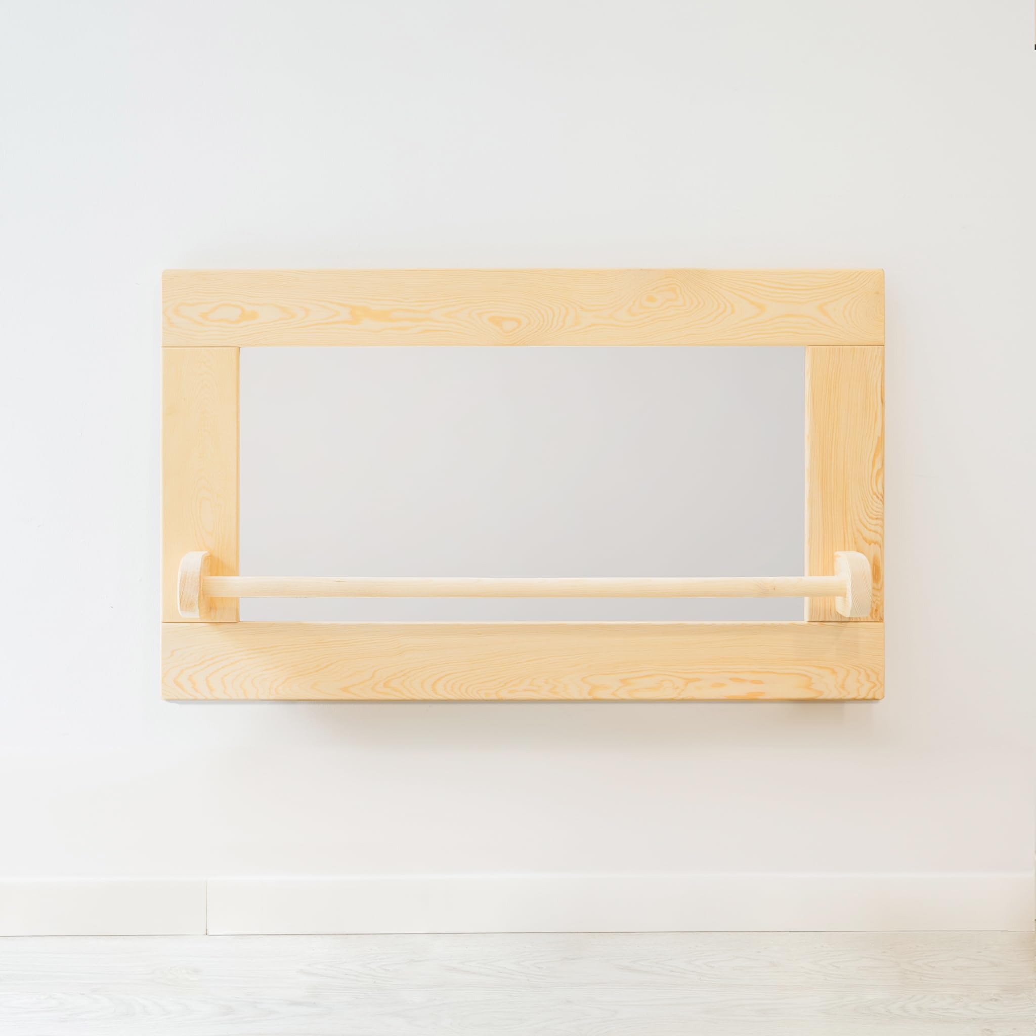 Espejo Montessori HECHO EN ESPAÑA con Barandilla para Bebés y Niños. Espejo de Madera Maciza con Cristal de Seguridad. Regalo Montessori Infantil para Cumpleaños (Tamaño pequeño 74x44cm)