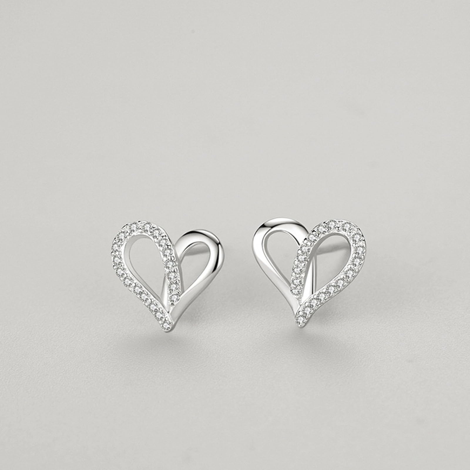 Pendientes de tuerca de oro blanco para mujer, oro blanco de 14 quilates, diseño clásico de corazón hueco con moissanita redonda, aretes de tuerca para cartílago de hélice para mujer, madre
