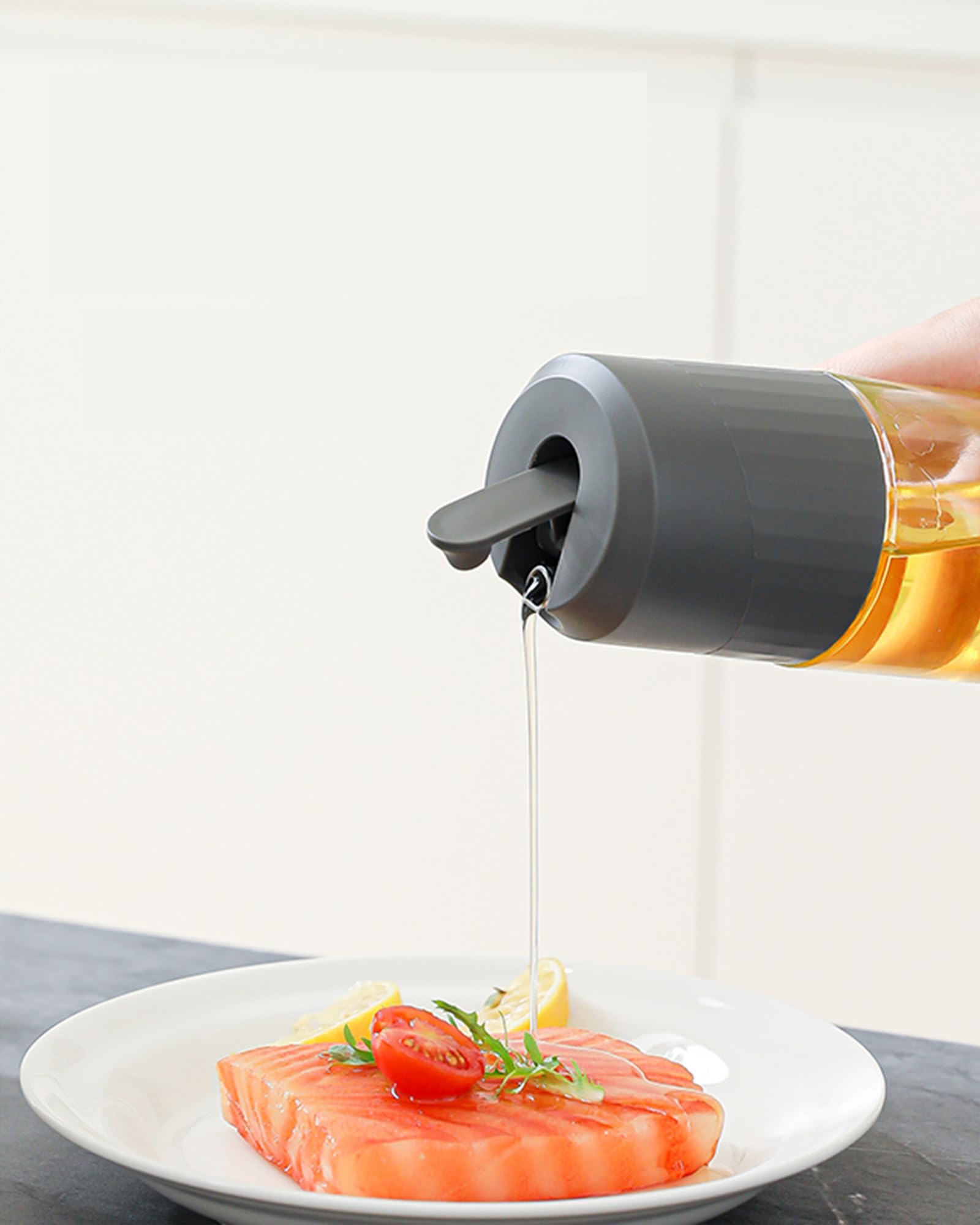 JIMMEAL Oil Dispenser 17 Oz For Kitchen Cooking 1 Pack With Labels, Olive Oil Bottle Dispenser Auto Flip Non-Drip Oil Bottle,Wide Opening Easily Refill And Clean,Grey OD02